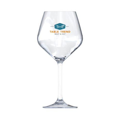 Detail van het Arome wijn 50 cl. glas met TableTrend-logo in meerdere kleuren centraal op de voorzijde.