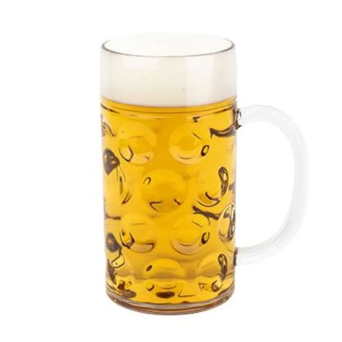 Gevulde kunststof bierpul Oktober 60 cl. op witte achtergrond, schuimlaag zichtbaar onder de rand.