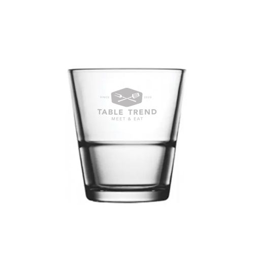 Gegraveerd TableTrend-logo zichtbaar op voorzijde van borrelglas stapel Grande S 7,2 cl. subtiel in het glas verwerkt.
