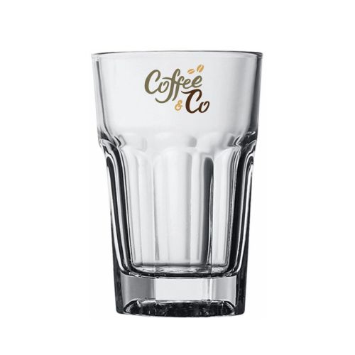 Kleurendruk van het CoffeeCo-logo op de voorzijde van het Casablanca Latte laag glas 29,5 cl.