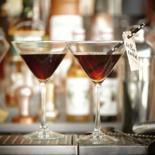 Sfeerbeeld van gevuld cocktailglas Royal Leerdam Specials 26 cl.