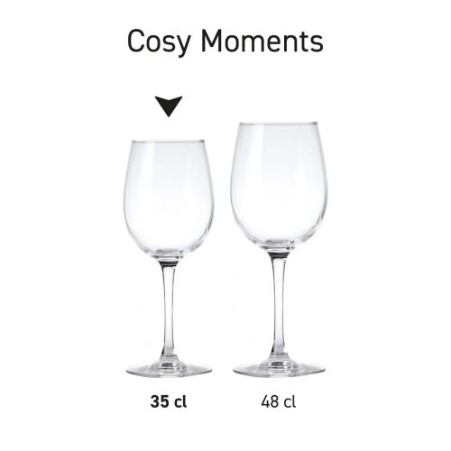 Cosy Moments glazenserie met verschillende Cosy Moments wijnglazen naast elkaar in serie gepresenteerd met verschillende inhouden.