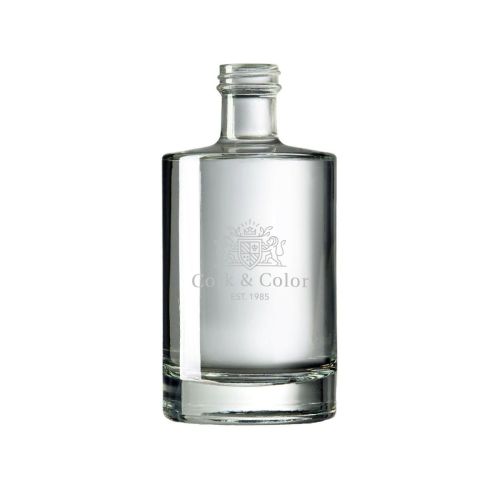 Voorzijde van de Fles Berlin 0,5 liter glas met fijn gegraveerd CorkColor-logo in het glasoppervlak.