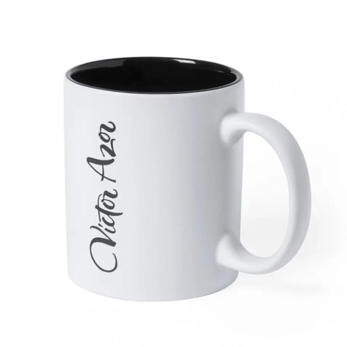 Vooraanzicht van mok Kulmer 35 cl. met gravure en een zwarte binnenzijde.