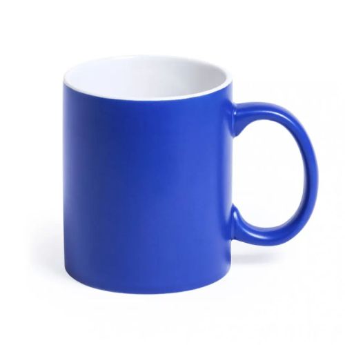 Vooraanzicht van Mok Lisa 35 cl. met blauwe buitenzijde, gemaakt van porselein en geschikt voor graveren.