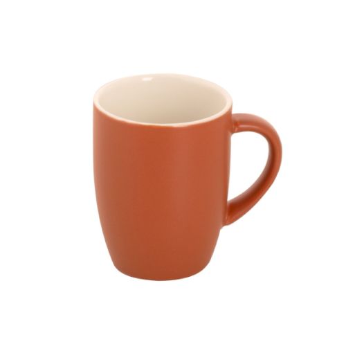 Robusta mok 18 cl. porselein in vooraanzicht, glad mat bruin oppervlak en rechte cilindervorm.