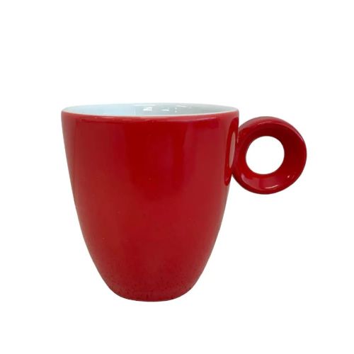 Vooraanzicht van Rondo mok 19 cl van rood-wit porselein met rechte vorm en oor aan de rechterzijde.
