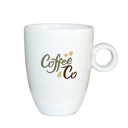 Rondo mok van 25 cl. porselein met meerkleurig CoffeeCo-logo op de voorzijde, helder zichtbaar.