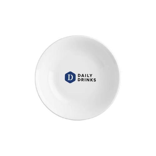Schaal Princip 13 cm porselein met kleurrijk DailyDrinks-logo gedrukt op de voorzijde.