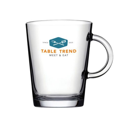 Theeglas Tribeca 29 cl. glas met meerkleurig TableTrend-logo zichtbaar op de glazen wand.