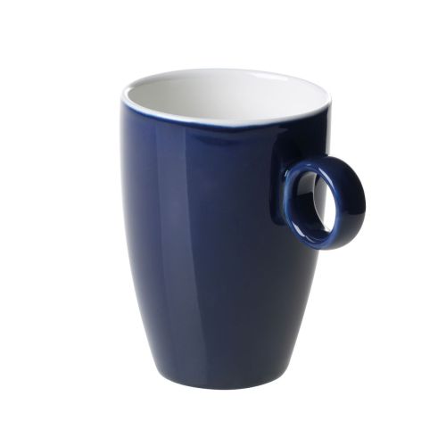 Blauw-Witte Bart mok van 23 cl. van porselein in vooraanzicht, met glad oppervlak en rechte oorvorm.