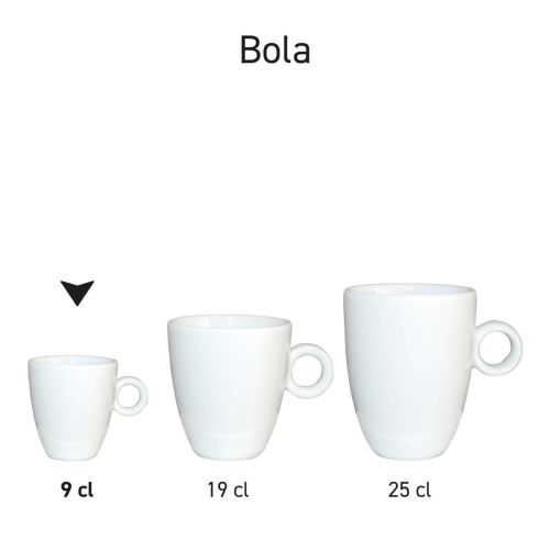 Reeks witte Bola Espresso koppen van porselein opgesteld als productserie in gelijke stijl.