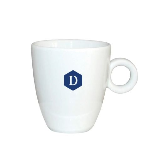 Bola Koffie kop wit 19 cl. met enkelkleurig DailyDrinks-logo op de voorzijde van het gladde porselein.