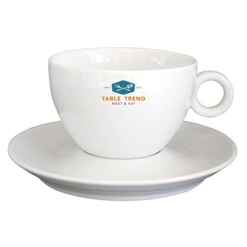 Bola koffie verkeerd wit 28 cl. bedrukt met TableTrend-logo in meerdere kleuren.