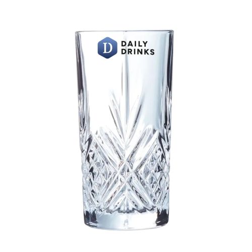 Broadway Longdrinkglas 28 cl. met full-colour DailyDrinks-logo zichtbaar op het vooraanzicht.