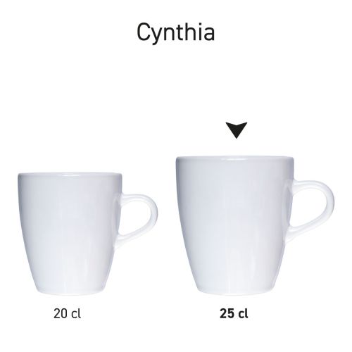 Serie witte Cynthia mokken van 20 en 25 cl., gepresenteerd als uniforme porseleinen productlijn.