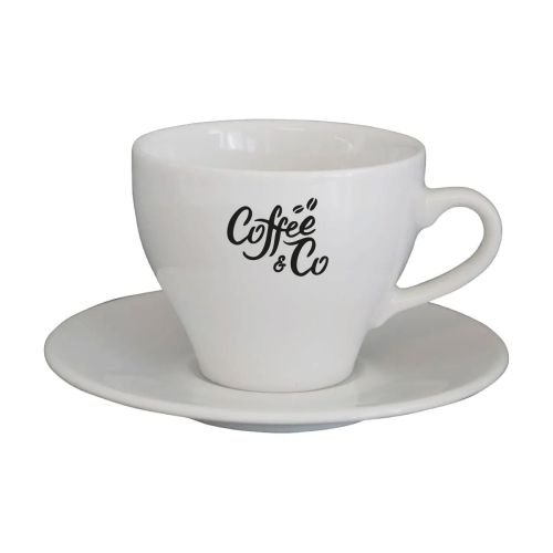 Voorzijde van Dom Cappuccino wit 20 cl. set  bedrukt met éénkleurig CoffeeCo-logo op porselein.