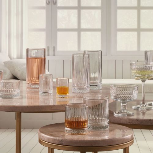 Shotglas 6 cl. gevuld in sfeervolle ruimte, passend bij gebruik in horeca.