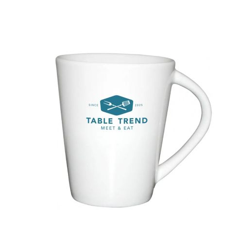 Vooraanzicht van witte Eva mok van 25 cl. porselein met blauw TableTrend-logo op de voorzijde.