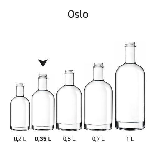 Serie glazen flessen Oslo liter gepresenteerd in uniforme opstelling.