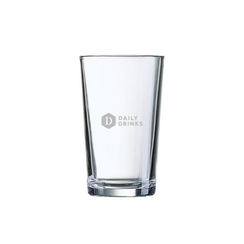 Glas Conique 8 cl met gegraveerd DailyDrinks-logo zichtbaar op de voorzijde.