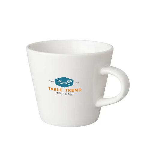 Witte koffiekop Neo Budgetline 19 cl. met meerkleurig TableTrend-logo op het vooraanzicht, porseleinen uitvoering.