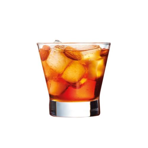 Gevuld Shetland glas 25 cl. op witte achtergrond, met zichtbare inhoud in helder drinkglas.