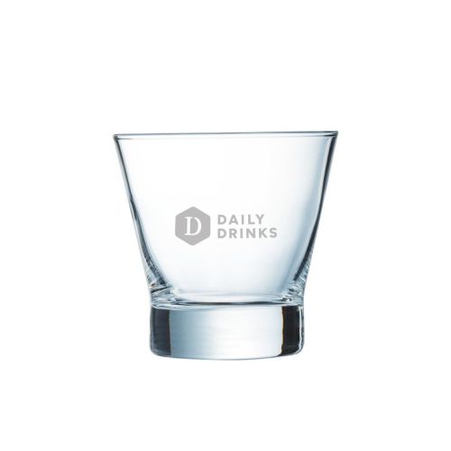 Gravure van het DailyDrinks-logo subtiel zichtbaar op de voorzijde van het Shetland glas.
