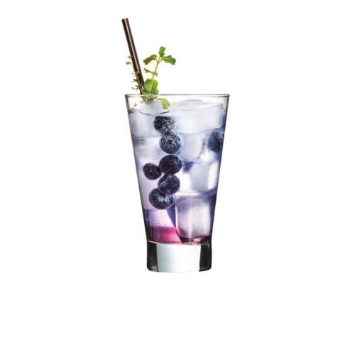 Shetland 35 cl. glas in gebruik, gevuld met drank voor een realistische presentatie.