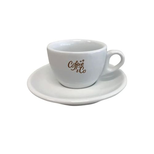Koffiekop 15 cl. porselein met éénkleurig CoffeeCo-logo op het voorvlak.
