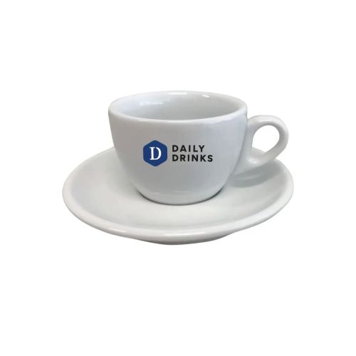 Meerkleurig DailyDrinks-logo zichtbaar op de voorkant van het koffiekopje 15 cl.
