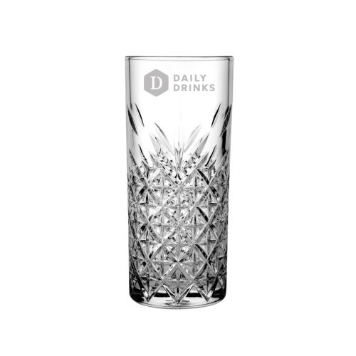 Gravure van DailyDrinks-logo op het vooraanzicht van het Timeless Rakiglas 18 cl. glas.