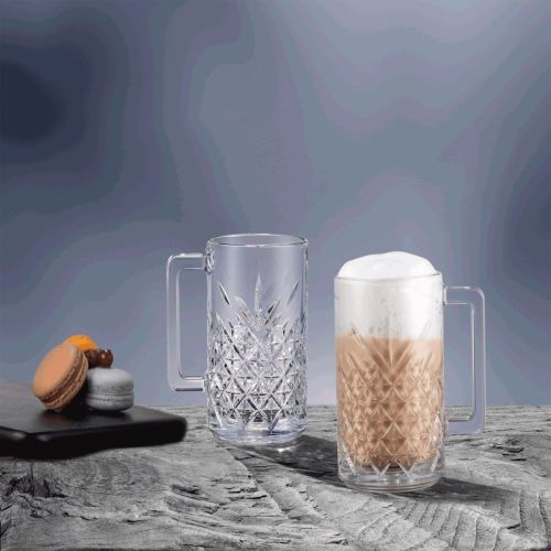 Timeless Theeglas 31 cl. gevuld met warme drank geplaatst in sfeerbeeld.