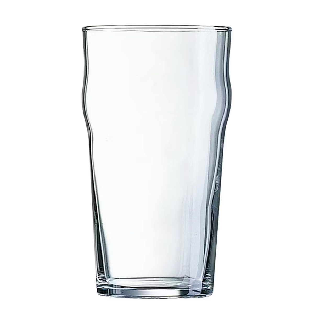 Recht vooraanzicht van het royale 57 cl Arcoroc Nonic bierglas met herkenbare bolling.