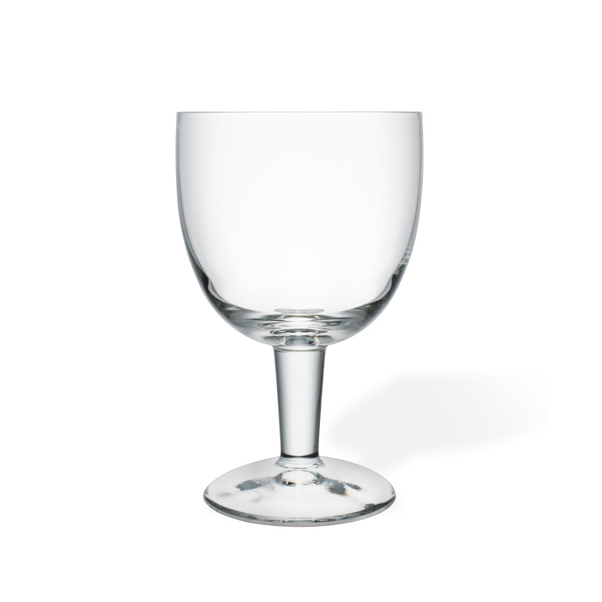 Vooraanzicht van het Trappist glas met tapmaat van 15 cl, met brede kelk en korte steel.