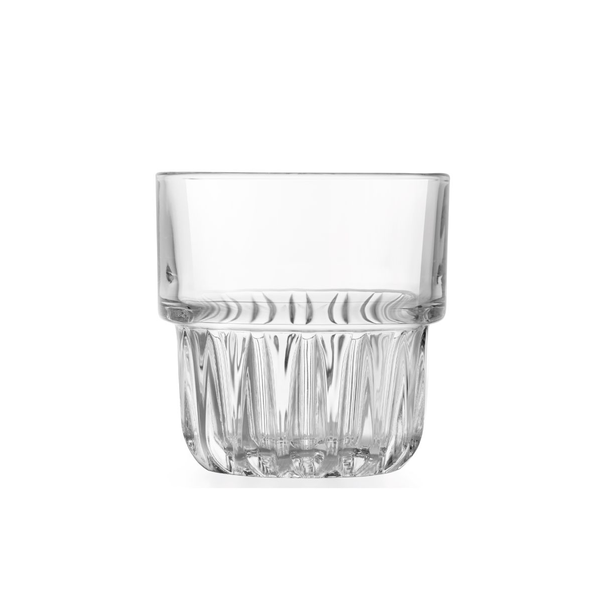 Recht vooraanzicht van het Tumbler Onis glas van 15 cl. met compacte vorm en vlakke rand.